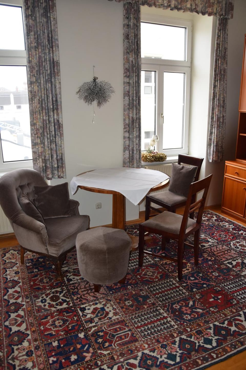 Seating area, Dining area