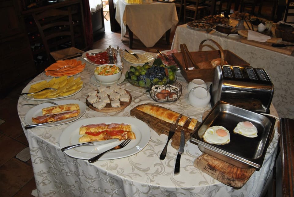 Continental breakfast, Buffet breakfast, Italian breakfast