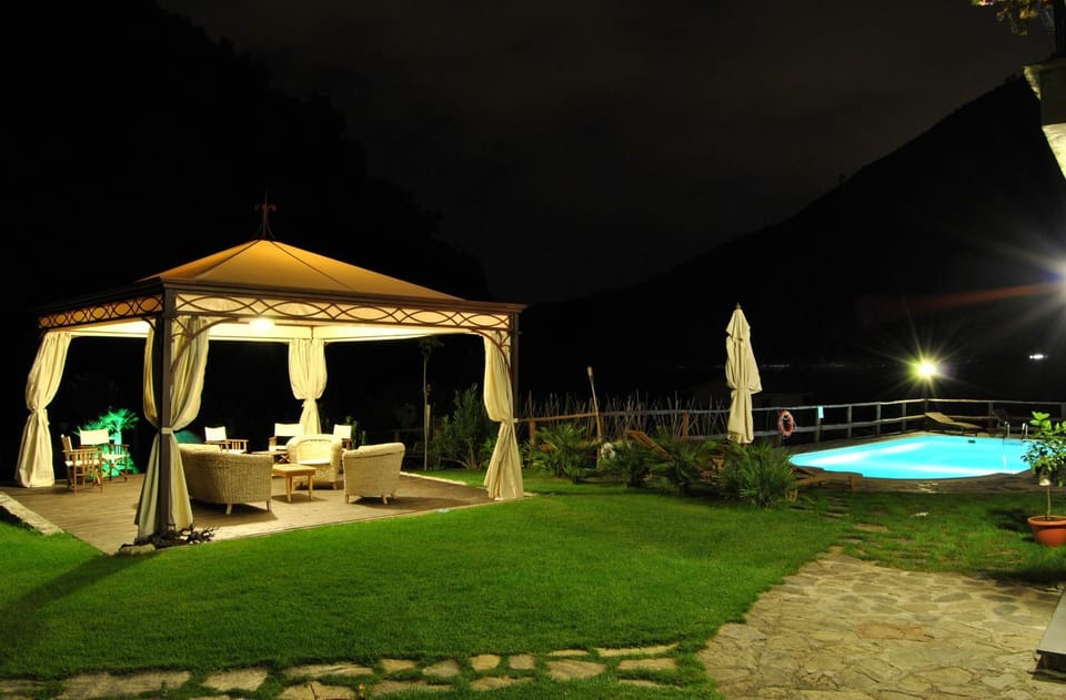 Garden, Swimming pool, Swimming pool