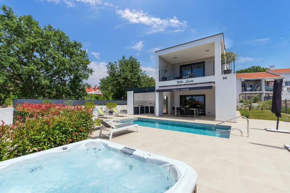 Property building, Swimming pool