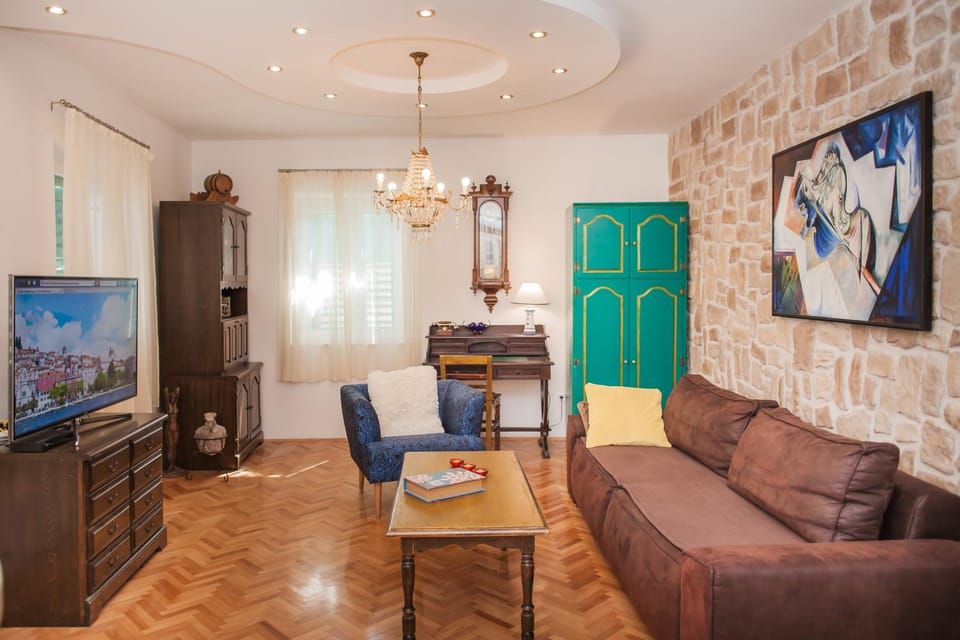 Living room, Photo of the whole room, Seating area