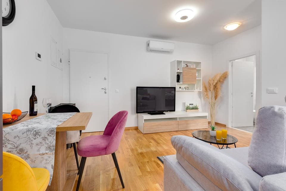 Apartment RoNi + besplatan parking Apartment in Zadar