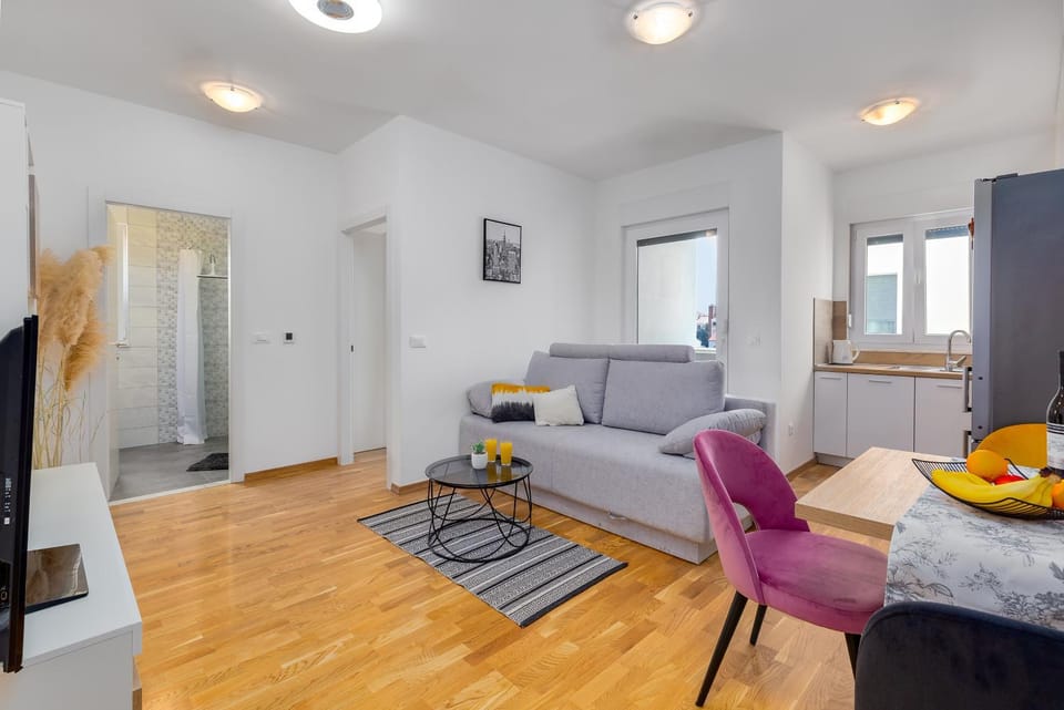 Apartment RoNi + besplatan parking Apartment in Zadar