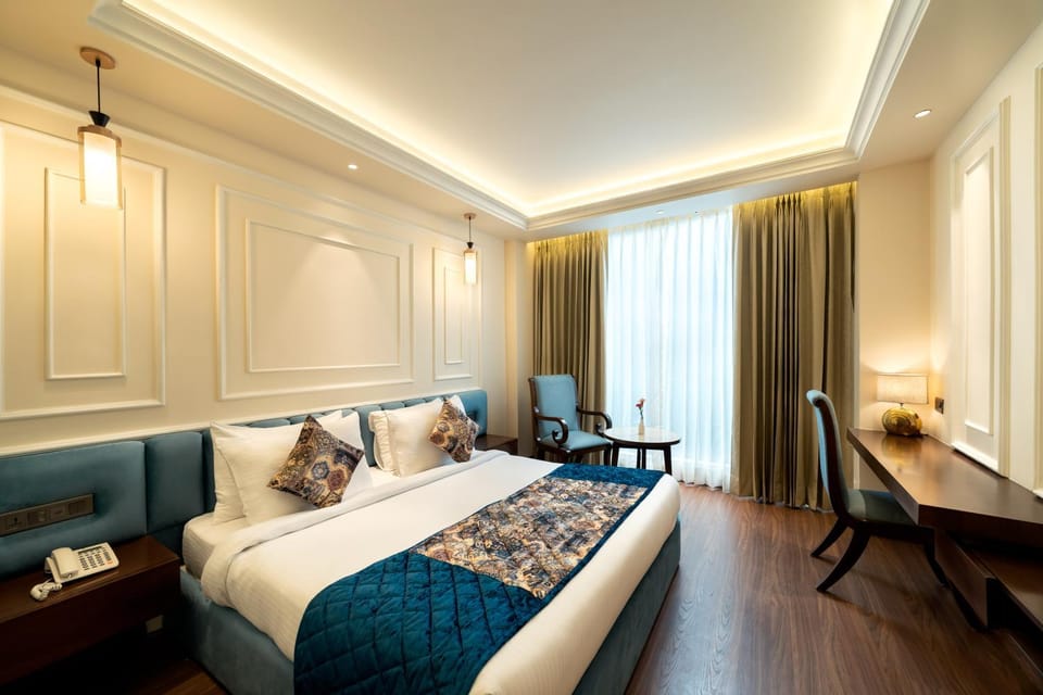 Bed, Living room, Photo of the whole room, Seating area, Bedroom