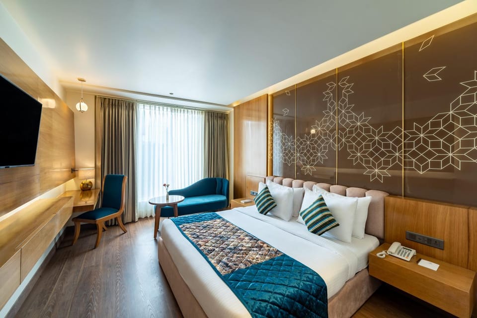 Communal lounge/ TV room, Bed, TV and multimedia, Living room, Photo of the whole room, Seating area, Evening entertainment, Bedroom