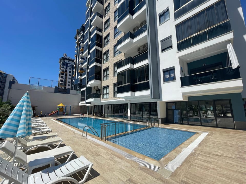 Day, Swimming pool, sunbed