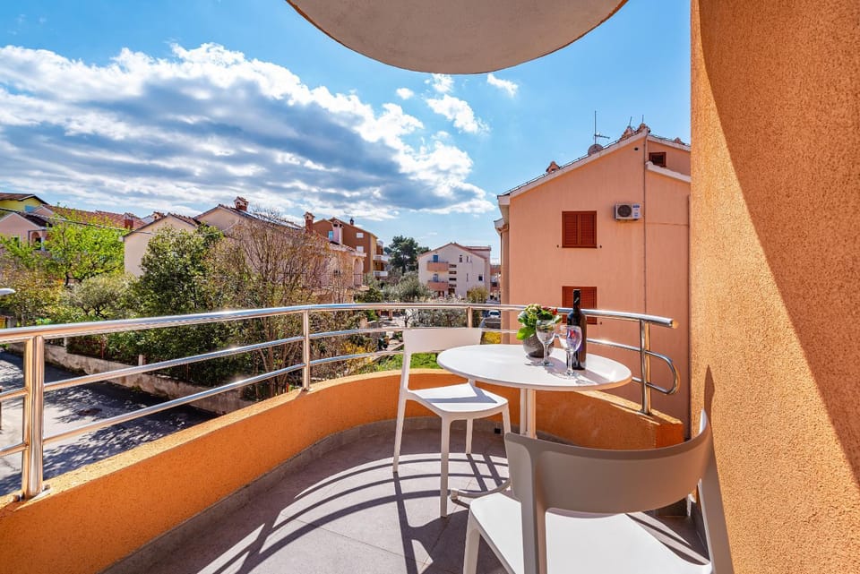 View (from property/room), Balcony/Terrace, Seating area
