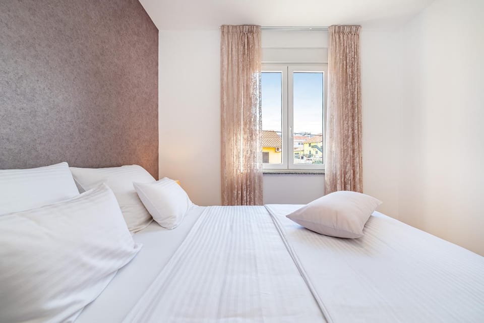 Bed, View (from property/room), Bedroom