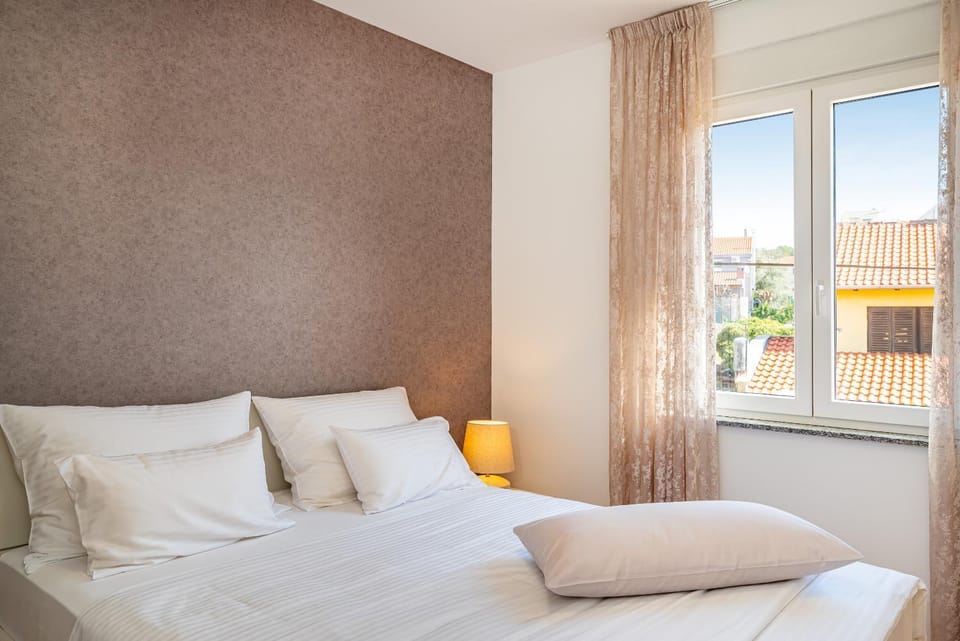 Bed, View (from property/room), Bedroom