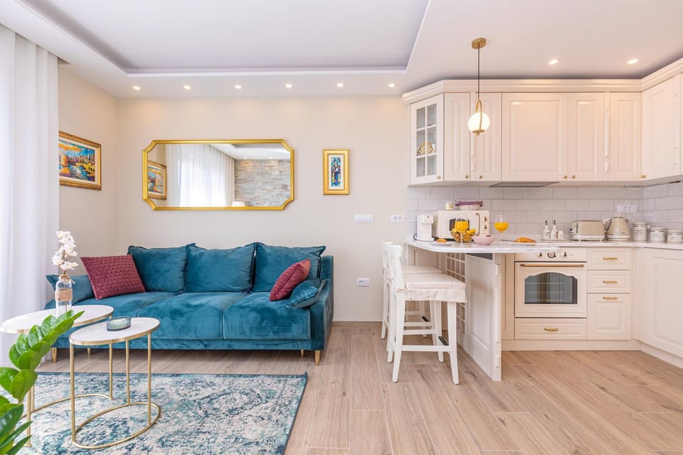 Kitchen or kitchenette, Living room, Seating area, Dining area, stove