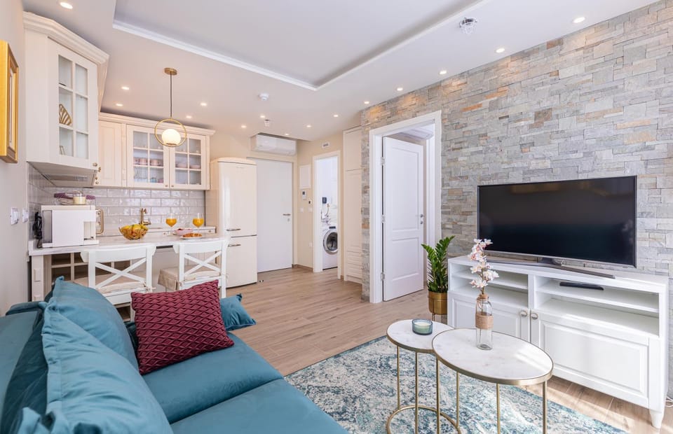 TV and multimedia, Kitchen or kitchenette, Living room, Seating area, Dining area