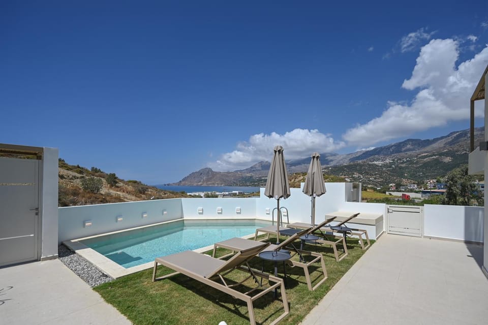 View (from property/room), Balcony/Terrace, Mountain view, Pool view, Sea view, Swimming pool, sunbed