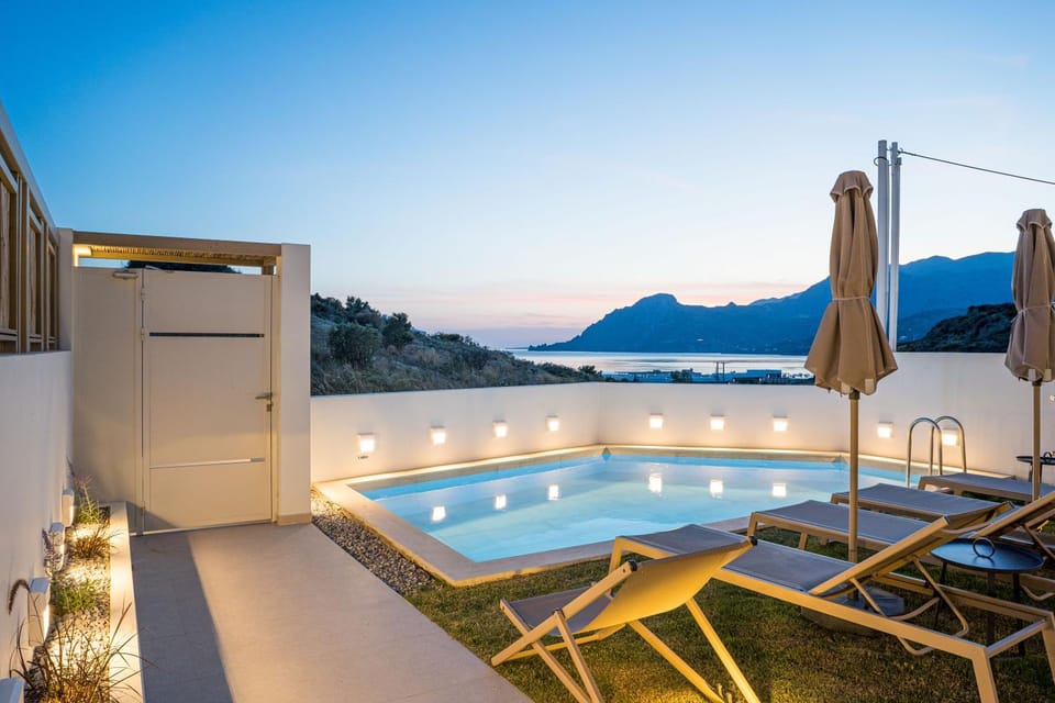 Mountain view, Pool view, Swimming pool, sunbed