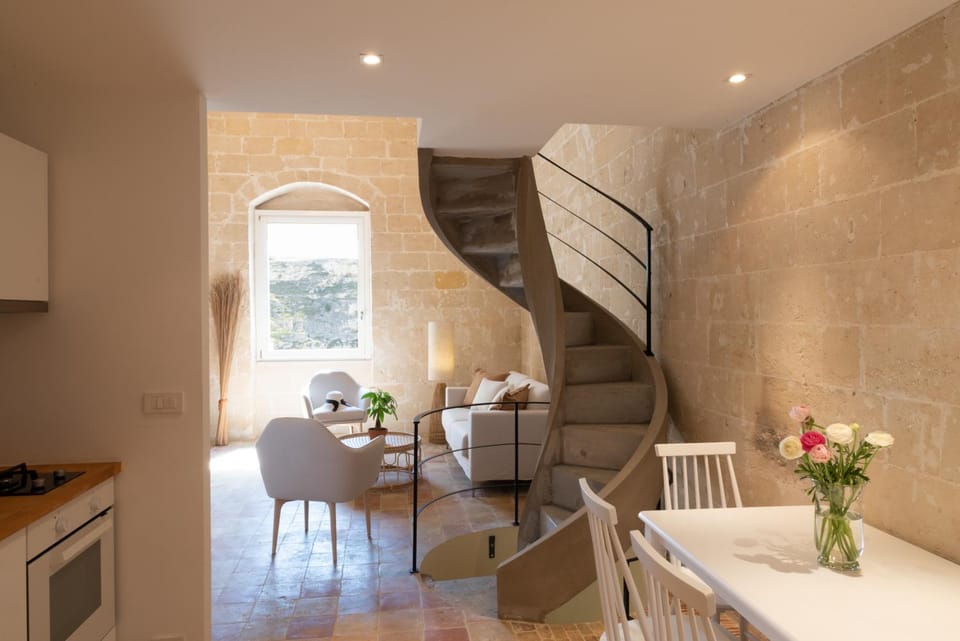 Dining area, kitchen