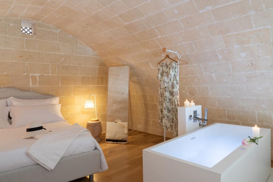 Hot Tub, Bedroom