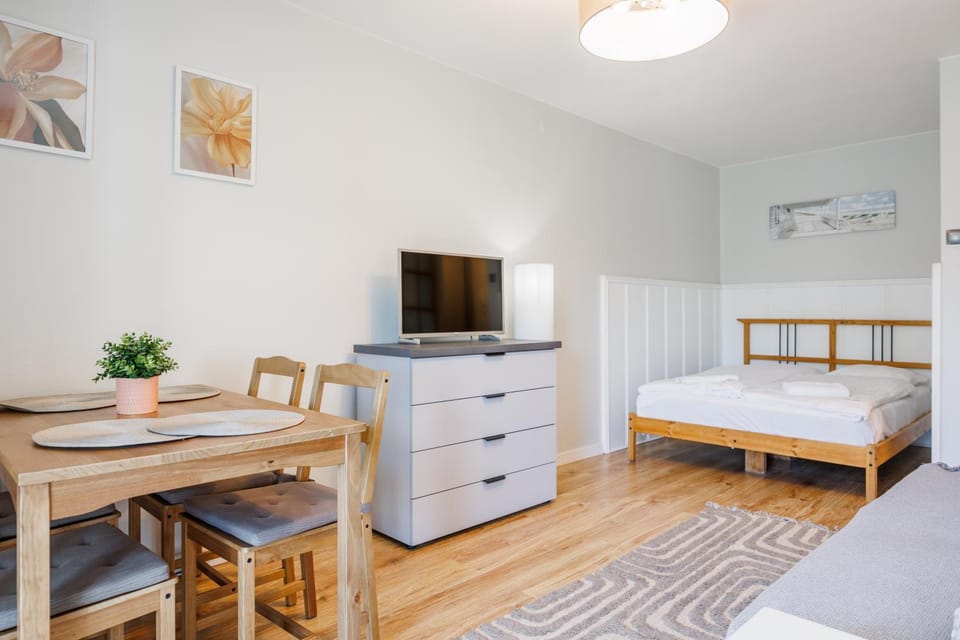 Bed, Living room