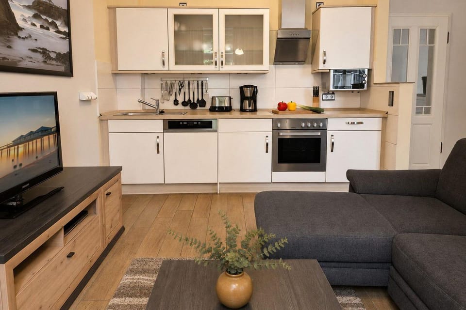 Kitchen or kitchenette, Living room, Seating area, stove