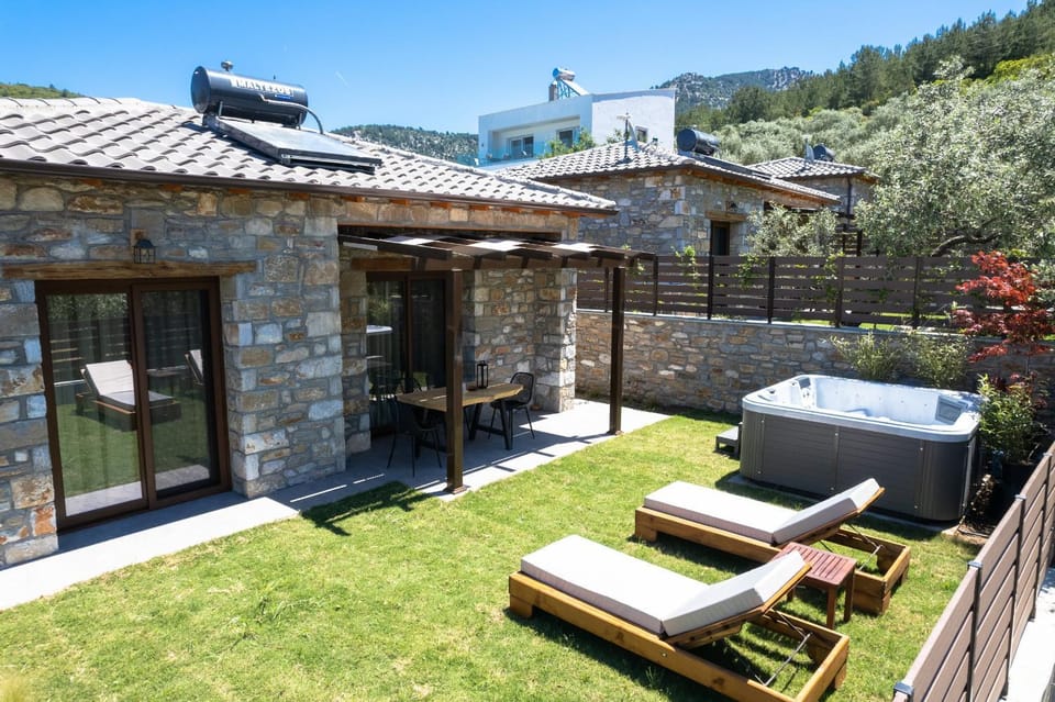 Property building, Patio, Hot Tub, Spa and wellness centre/facilities
