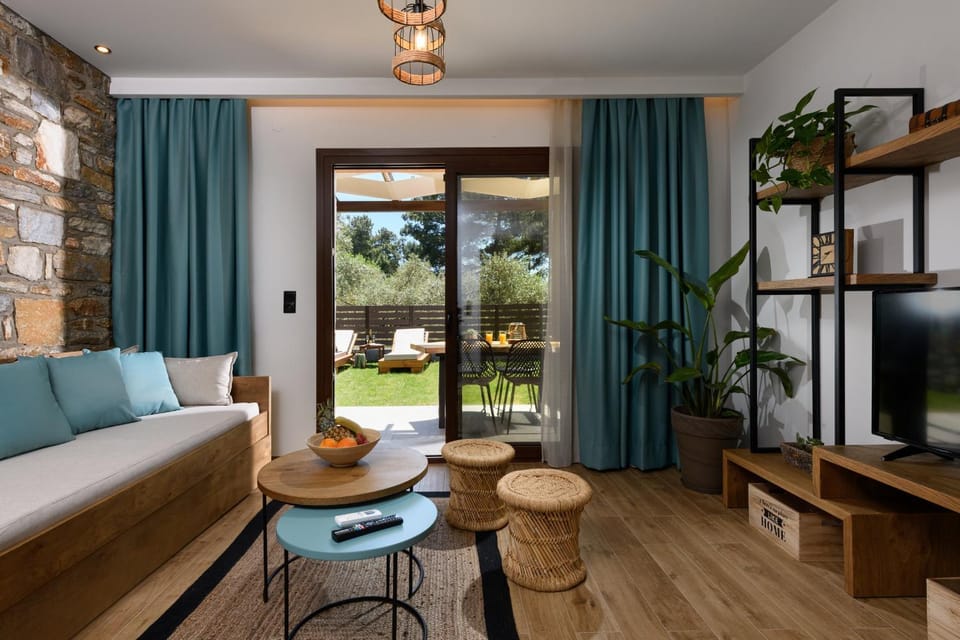 Living room, Seating area, Dining area, Garden view
