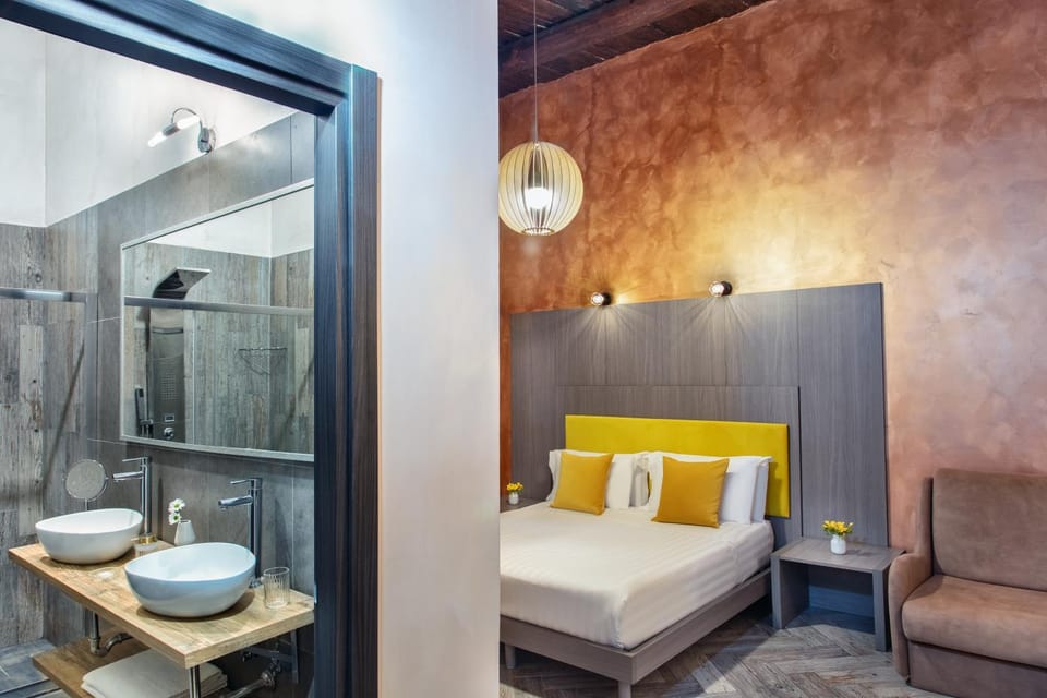 Shower, Toilet, Bed, Bathroom, Photo of the whole room, Bedroom, towels