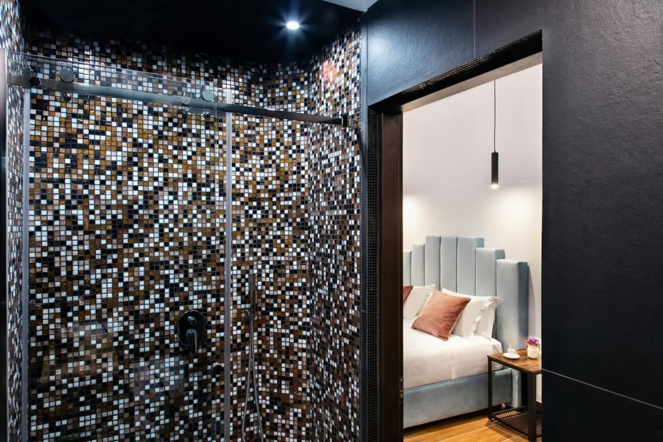Shower, Bed, Bathroom, Photo of the whole room, Bedroom, towels, wardrobe