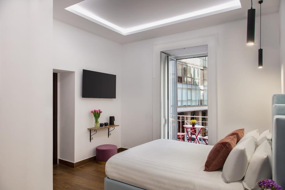 Bed, TV and multimedia, Photo of the whole room, Bedroom