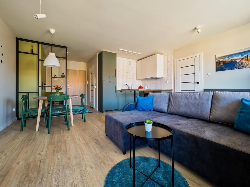 Kitchen or kitchenette, Living room, Seating area, Dining area
