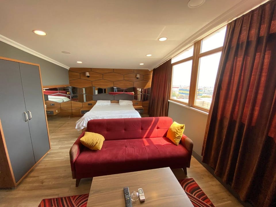 Bed, Seating area