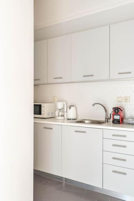 Apt w/ View of OlympusZeusTemple/4BEDR-3BATH-2KITC Apartment in Athens