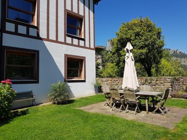 Property building, Patio, Garden, Dining area