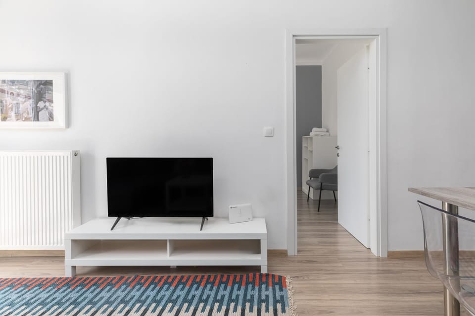 TV and multimedia, hair dresser