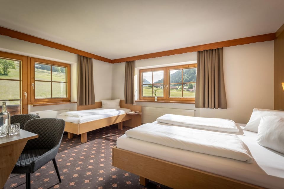 Bed, Photo of the whole room, Seating area