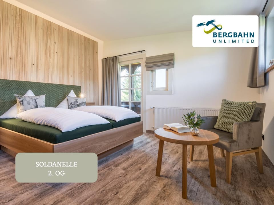 Bed, Photo of the whole room, Seating area, Bedroom