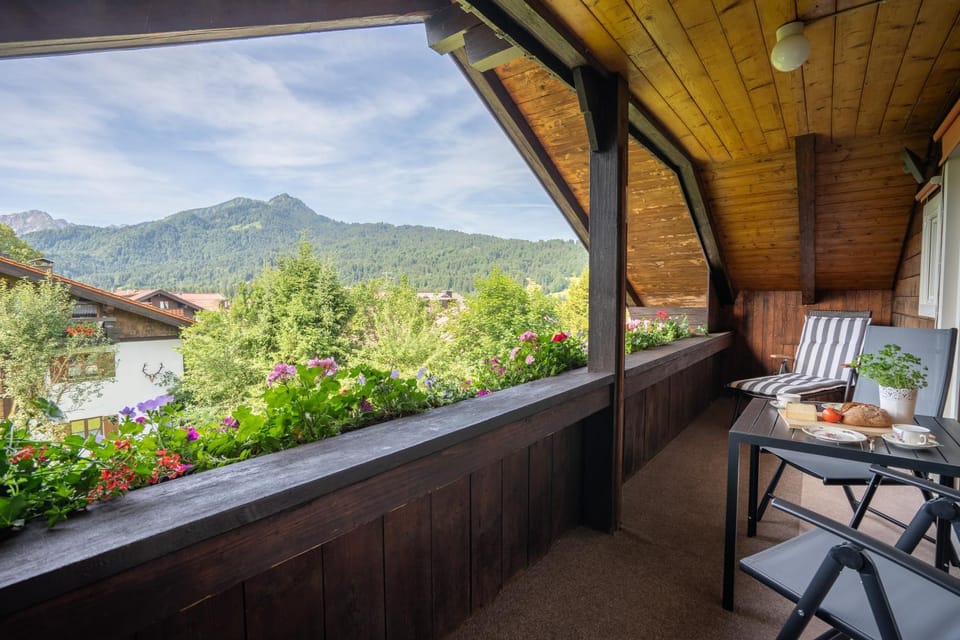 View (from property/room), Balcony/Terrace, Mountain view