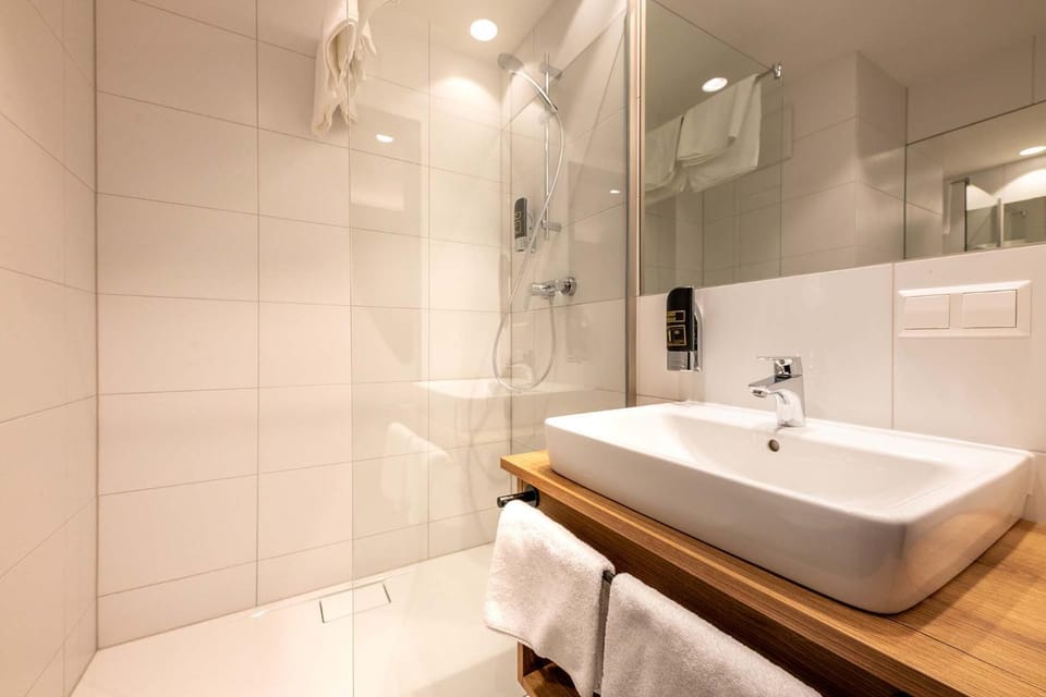 Shower, Bathroom, towels