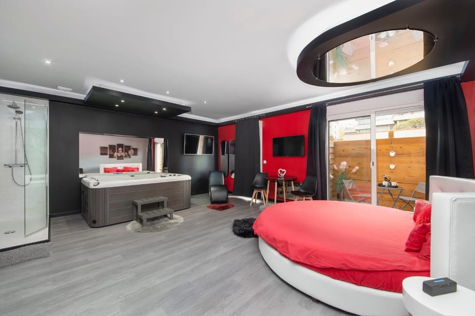 Secret Night Apartment in Toulouse