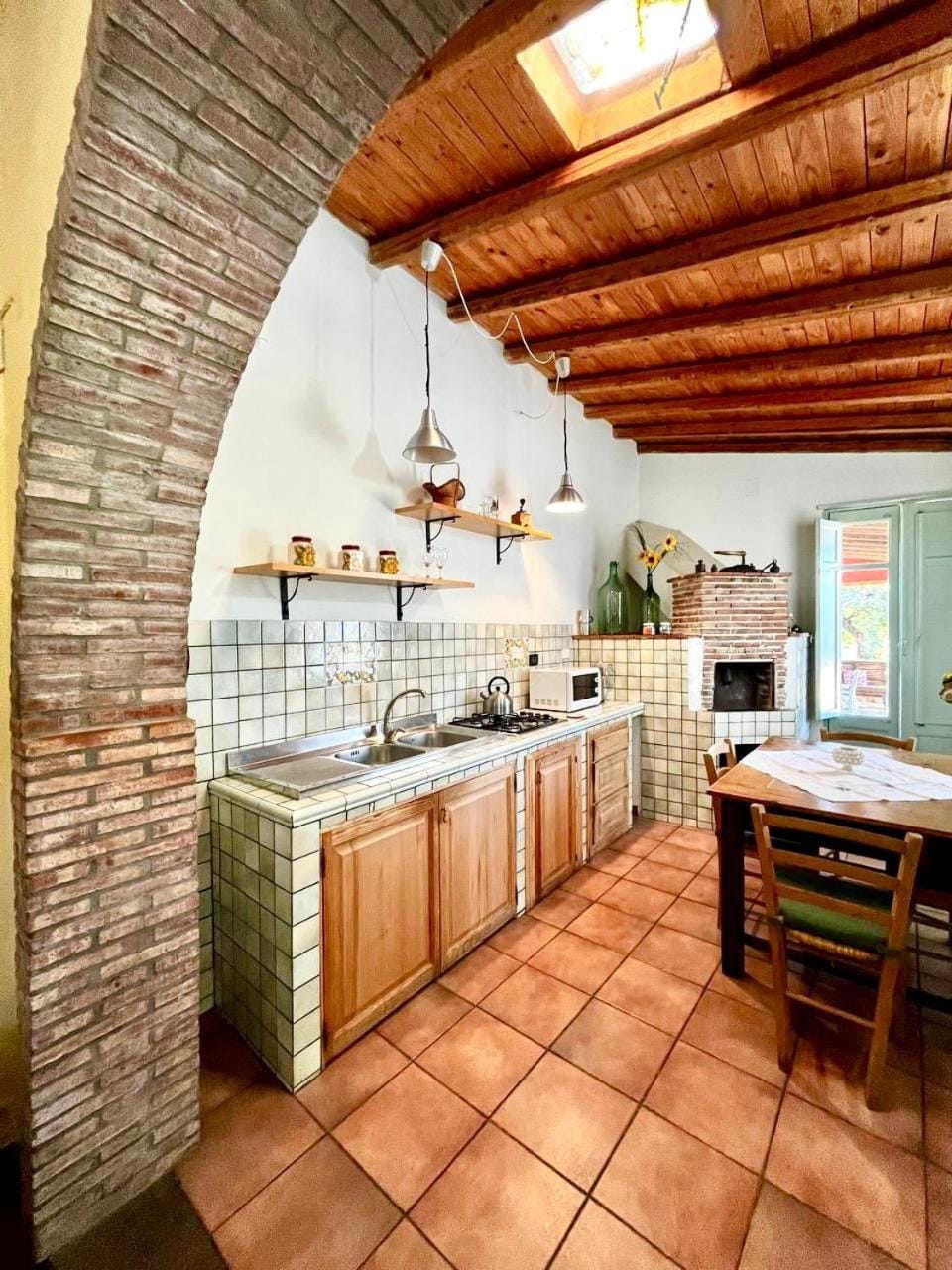 Kitchen or kitchenette, Dining area, stove