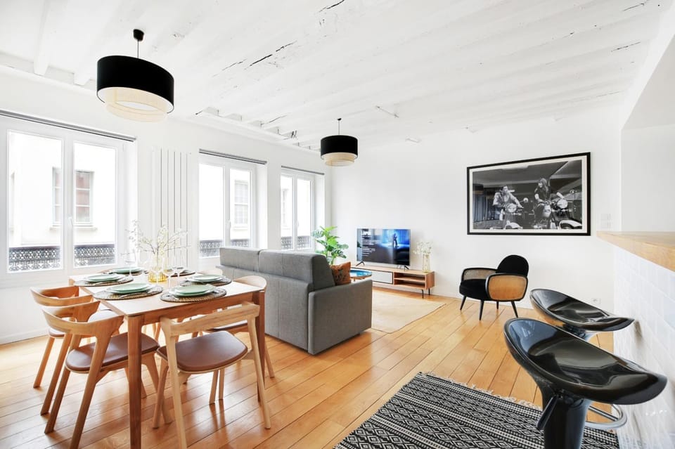Communal lounge/ TV room, TV and multimedia, Living room, Seating area, Dining area