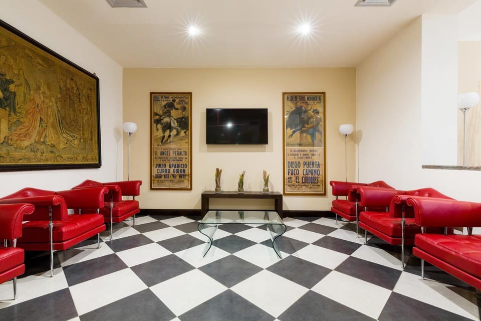 Communal lounge/ TV room, Lobby or reception