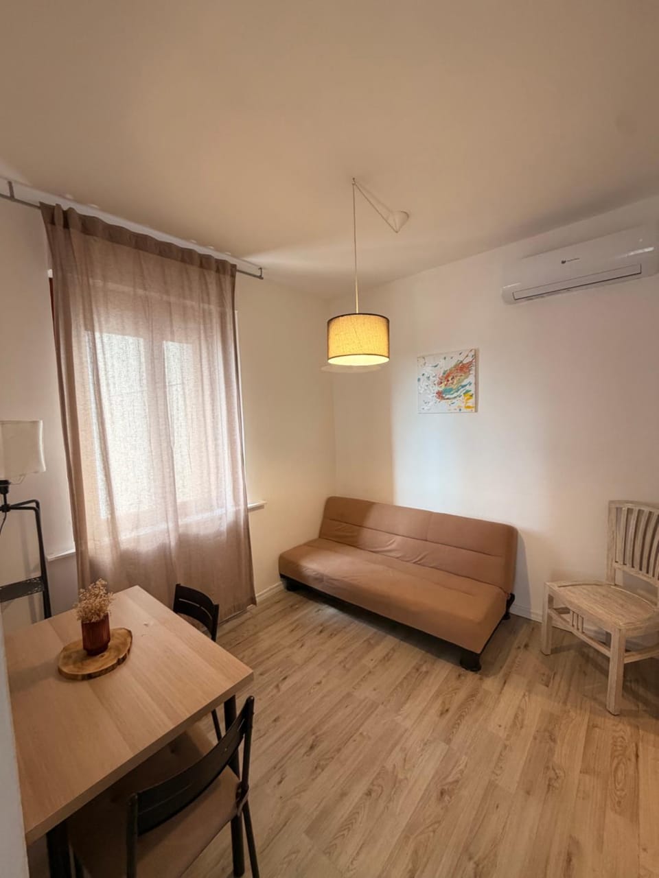 Living room, Seating area, air conditioner
