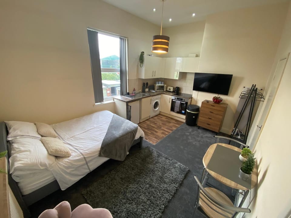 Communal lounge/ TV room, Kitchen or kitchenette, Photo of the whole room, Bedroom