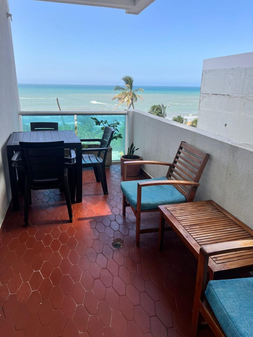 Natural landscape, Balcony/Terrace, Dining area, Beach, Sea view