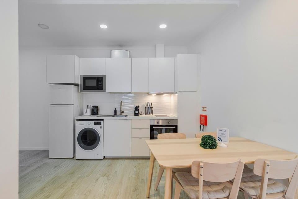 Kitchen or kitchenette, Dining area, oven, stove, washing machine
