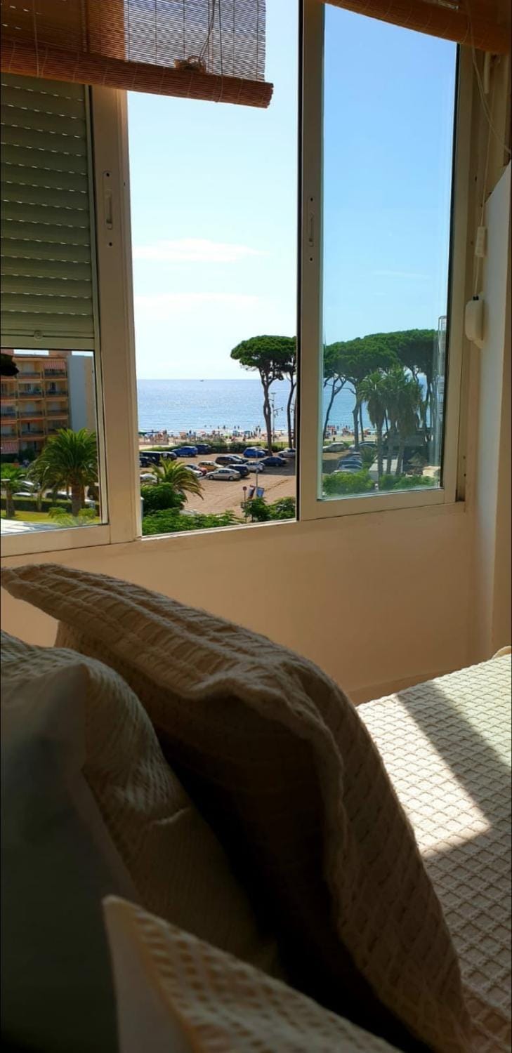 Bed, Bedroom, Sea view