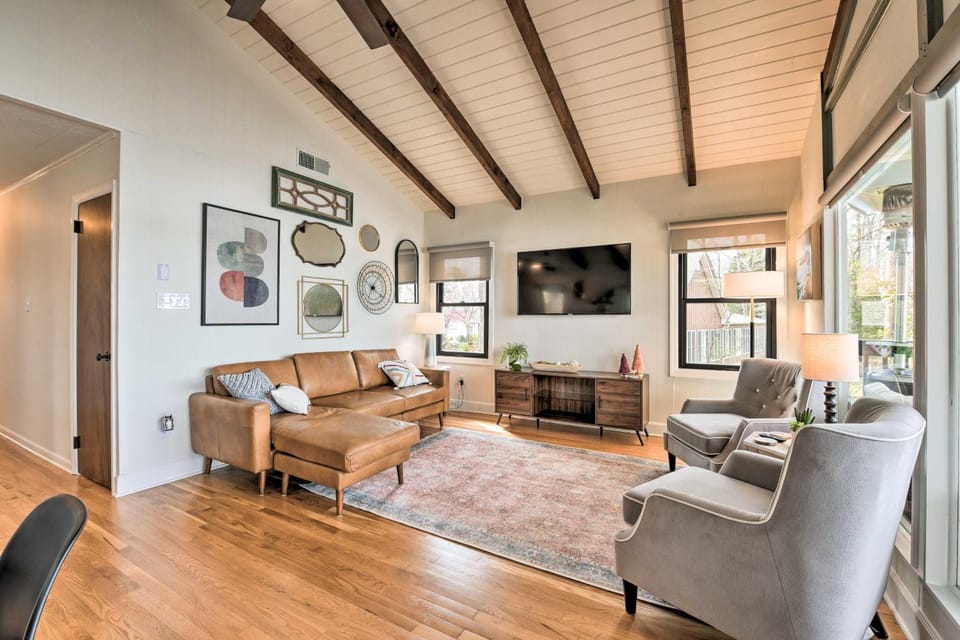 Dreamy Lake Norman Cottage w/ Panoramic Lake Views House in Lake Norman