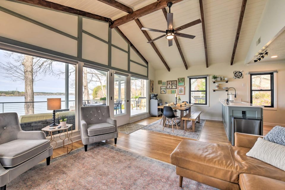 Dreamy Lake Norman Cottage w/ Panoramic Lake Views House in Lake Norman