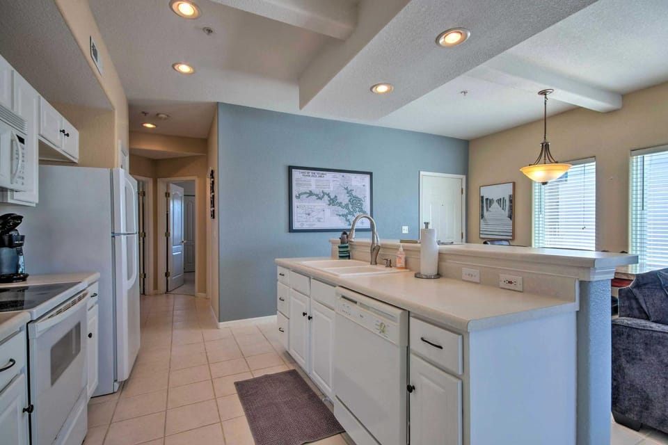 Boat Slip, Pools! Waterfront Lake Ozark Condo House in Lake of the Ozarks