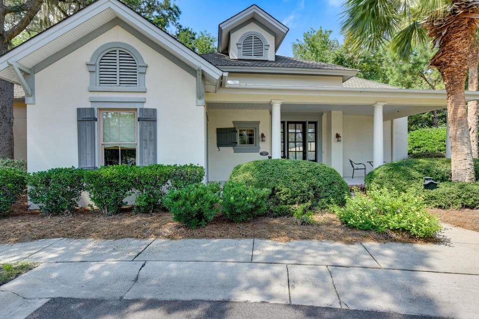 5 Mi to Old Town Bluffton: Cottage w/ Patio House in Bluffton