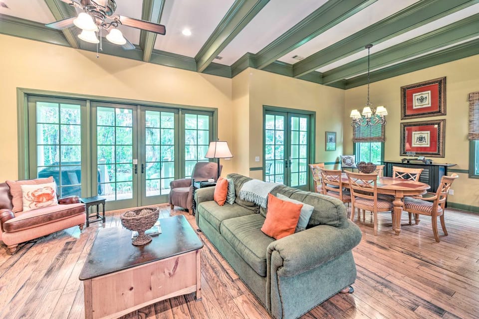 5 Mi to Old Town Bluffton: Cottage w/ Patio House in Bluffton