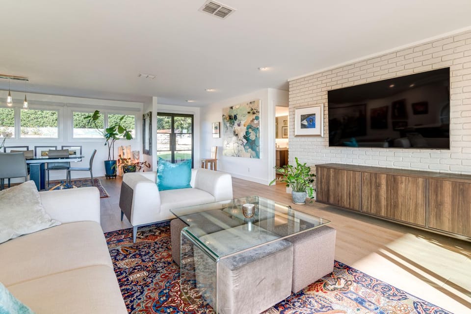 Luxe Mid-Century Austin Home w/ Canyon Views House in Lake Austin